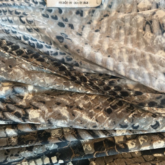 Banana Blue Australia snakeskin blouse - Picture 5 of 5